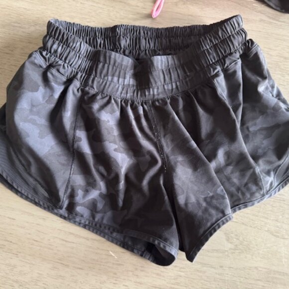 LuLu Lemon Shorts - Picture 1 of 2